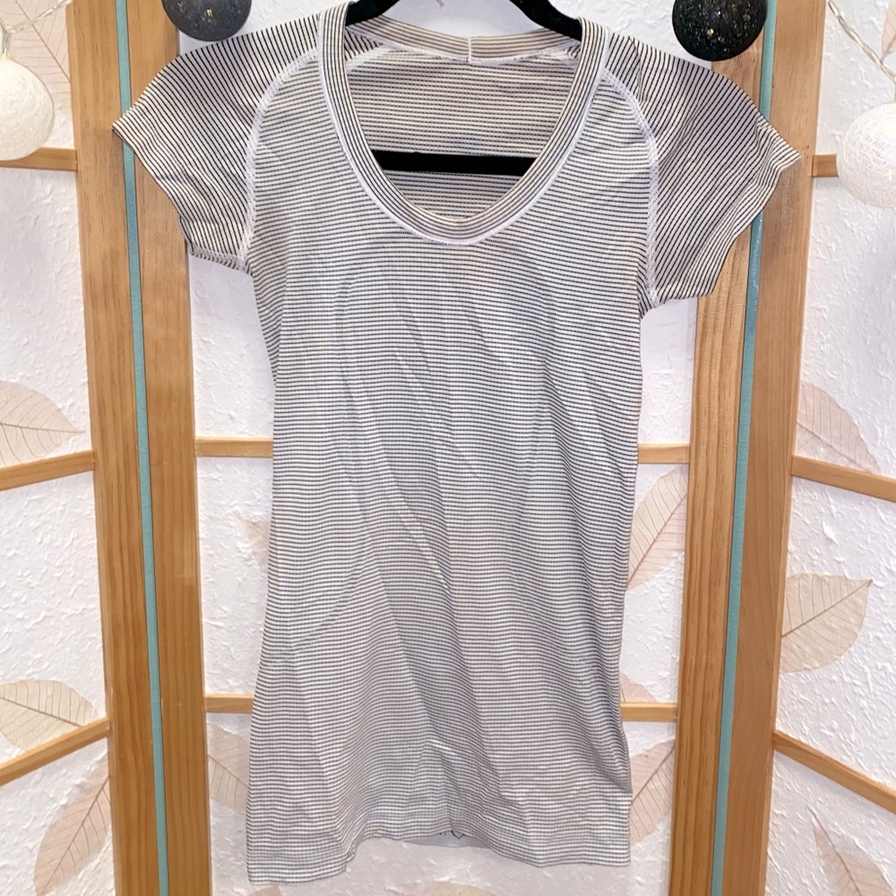 Lululemon tee